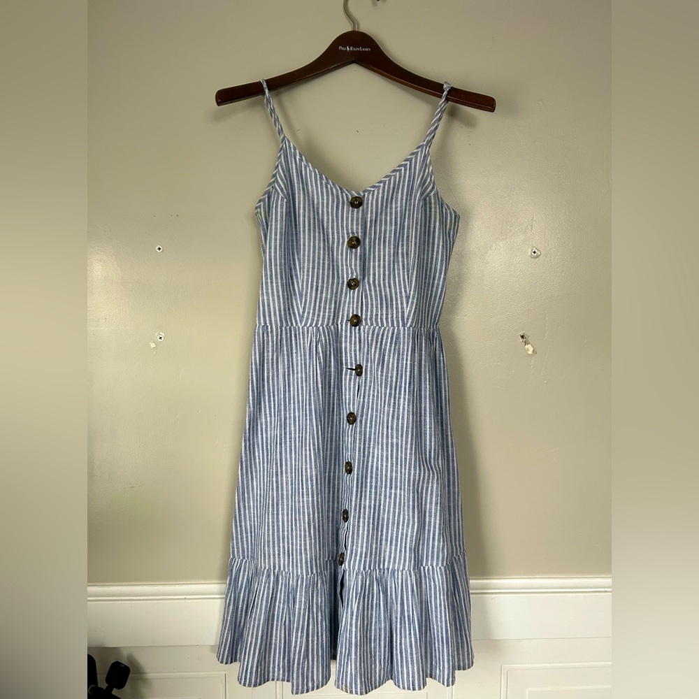 I’m selling this blue casual summer dress perfect for any occasions